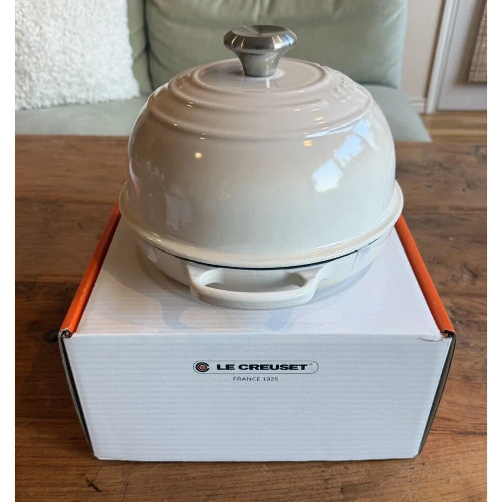 Le Creuset Signature Enameled Cast Iron 1.75 qt 9.5 in Bread Oven Meringue NEW
